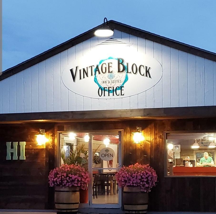 Vintage Block Inn & Suites Okoboji Zewnętrze zdjęcie